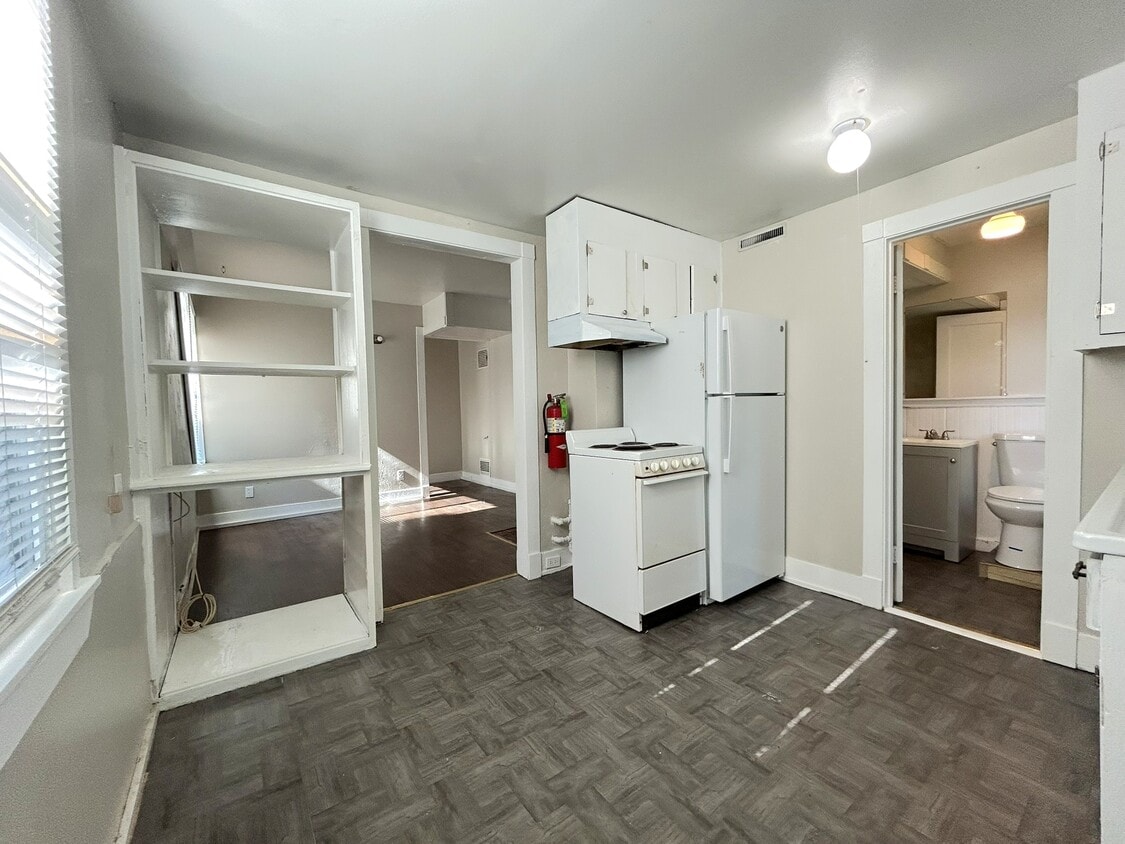 Foto principal - 117 E Glenwood Ave