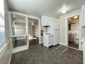 Building Photo - 117 E Glenwood Ave