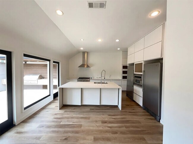 Foto del edificio - 7122 Winding Creek Rd
