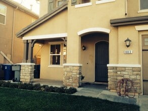 Building Photo - 883 Kiwi St