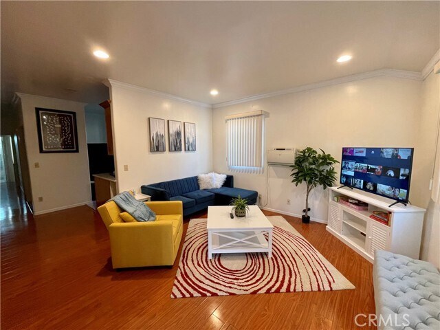 Foto del edificio - 419 N Bushnell Ave