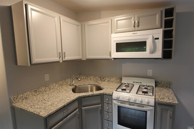 Foto del edificio - 11010 Summerhome Park Rd