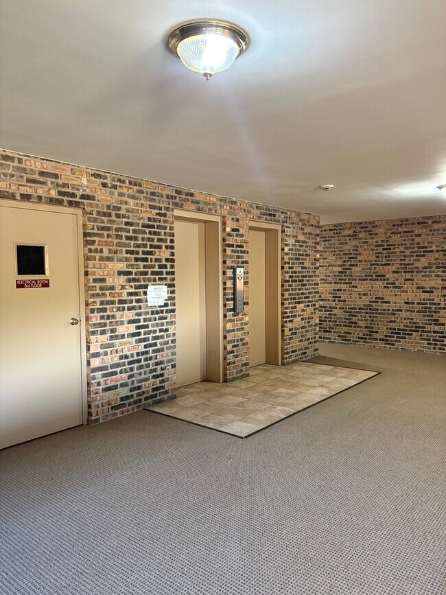 Foto del edificio - 8923 Knight Ave