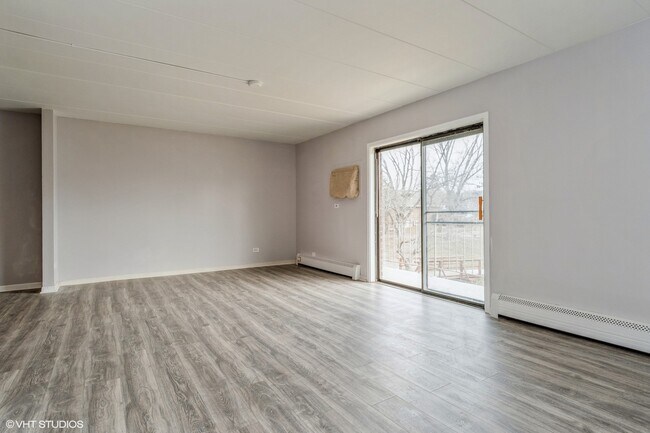Building Photo - 158 E Bailey Rd