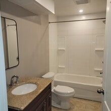 Building Photo - 1811 Kingsdale Av