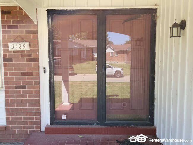Foto del edificio - 3125 Brookshire Dr