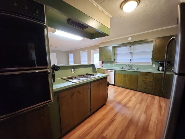 Building Photo - 701 Grigsby Ave