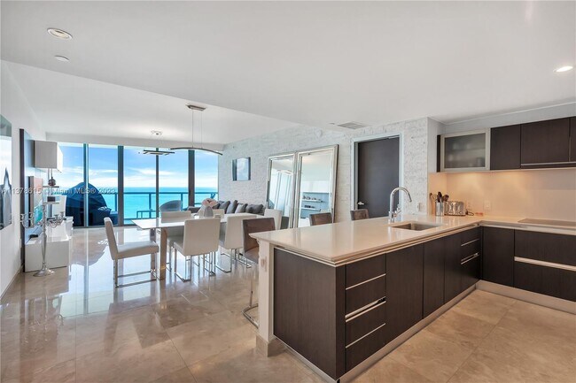 Building Photo - 17001 Collins Ave