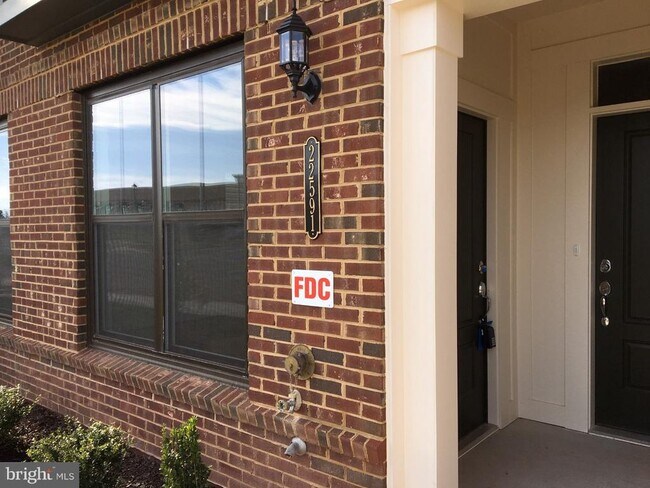 Foto del edificio - 22591 Amendola Terrace