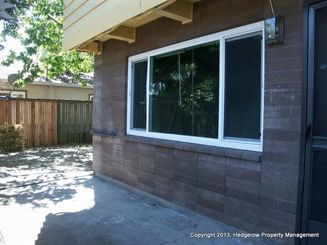 Building Photo - DOWNTOWN ST. HELENA! 2BED/1.5 BATH TOWNHOME!