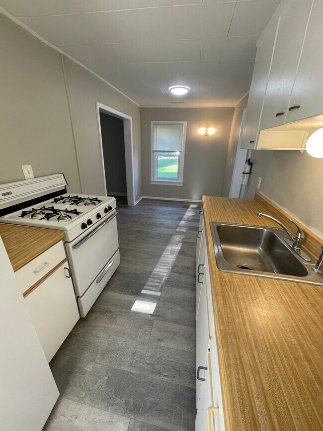 Building Photo - 26333 Belanger St