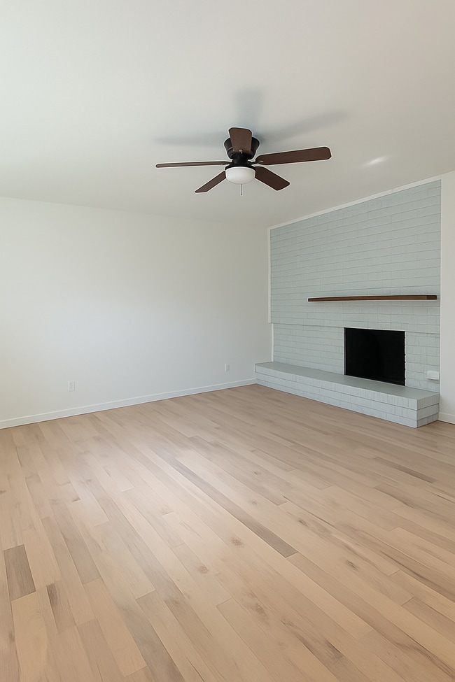 Building Photo - 805 Pinehill Ln