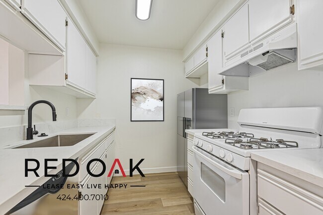 Foto del edificio - Breathtaking Two Bedroom with Spacious Roo...