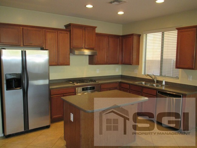 Building Photo - BEAUTIFUL 4 BEDROOM HOUSE IN THE FOOTHILLS