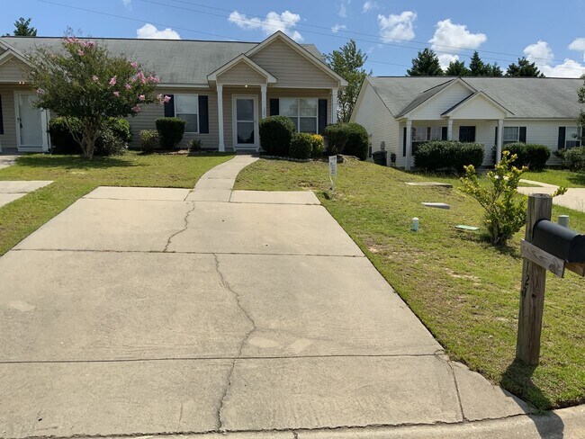 Foto del edificio - 127 Linville Ct