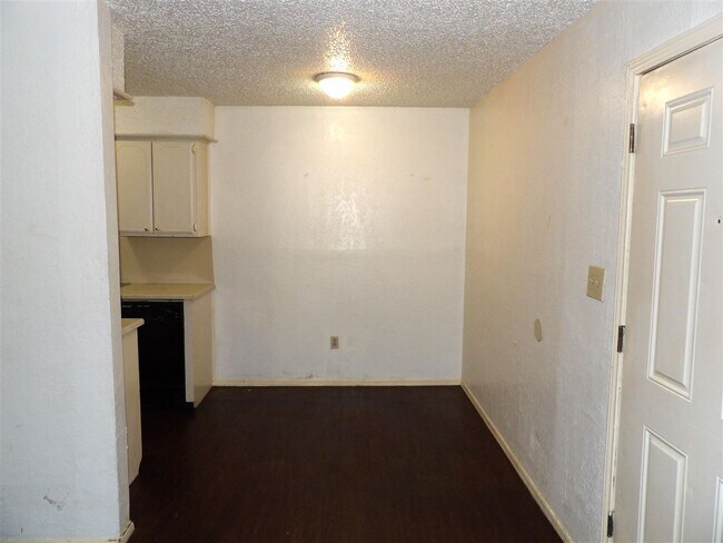 Foto del edificio - 6405 NW Oak Ave