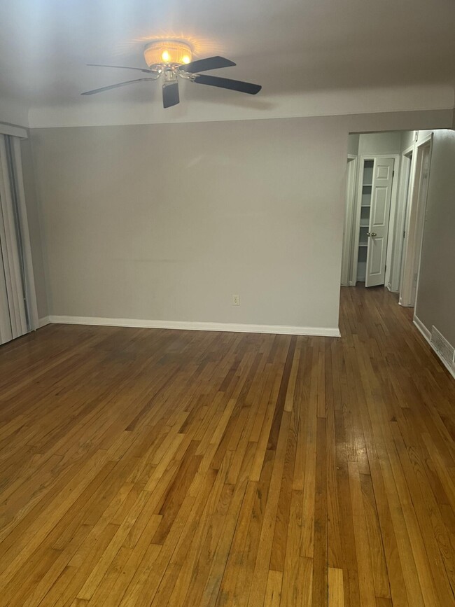 Foto del edificio - 12116 Columbia Ave