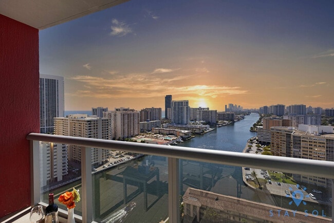 Building Photo - 2602 E Hallandale Beach Blvd