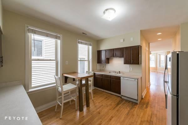 Foto del edificio - 2 bedroom in Chicago IL 60618