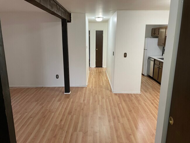 Building Photo - 571 Somerset Lane Unit 3