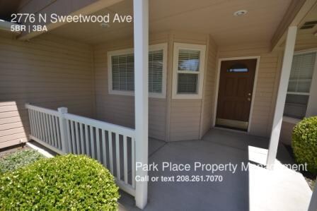 Building Photo - 2776 N Sweetwood Ave