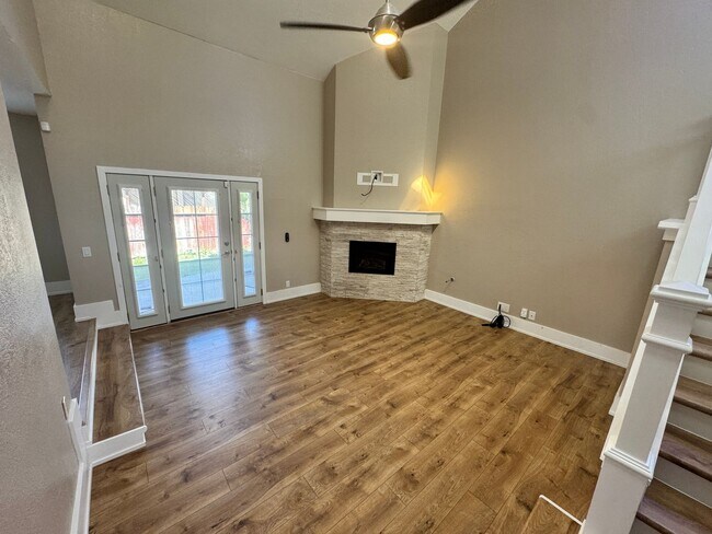 Foto del edificio - Beautiful 3-bed, 3-bath Home