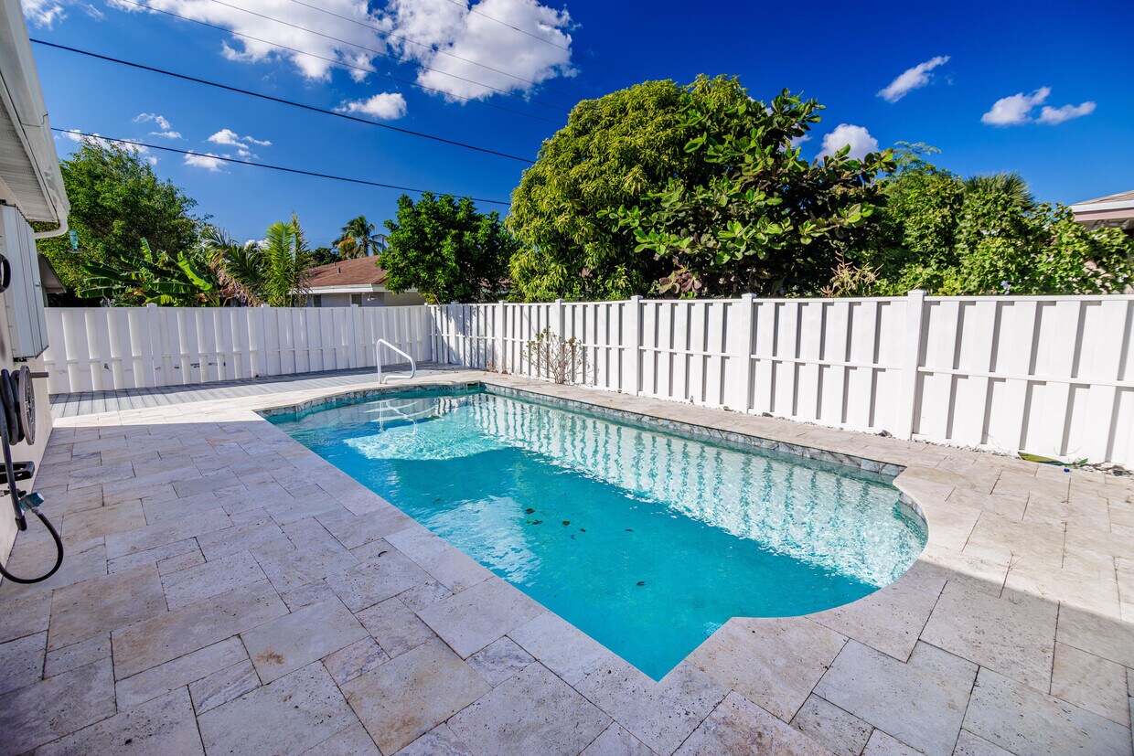 Foto principal - 527 W Jasmine Dr