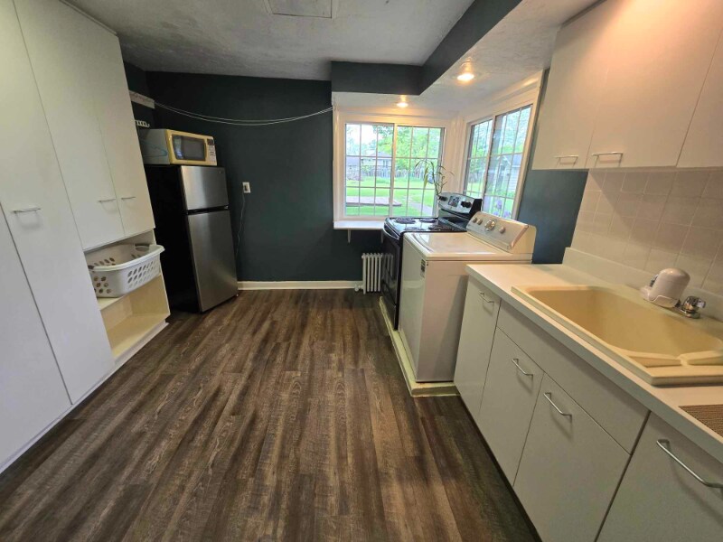 34460 Beachpark Dr Unit 4, Eastlake, OH 44095 Room for Rent in