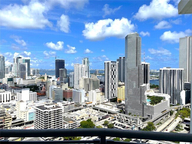 Foto del edificio - 350 S Miami Ave