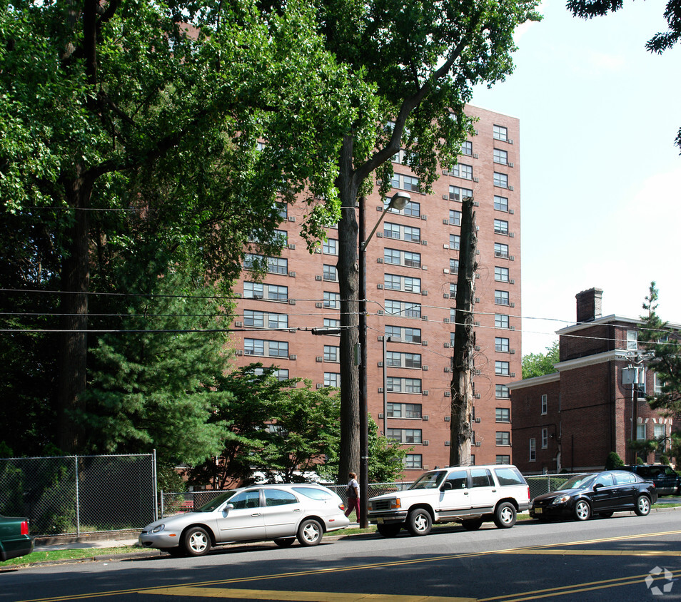 Building Photo - Ballantine House