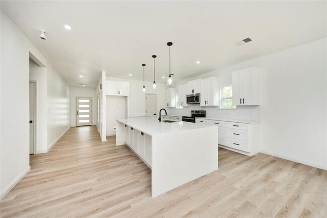 Building Photo - 600 Rd 5105