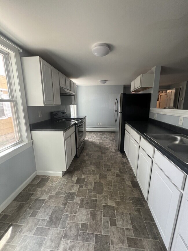 Foto del edificio - Large one bedroom, updated in the heart of Somersworth!