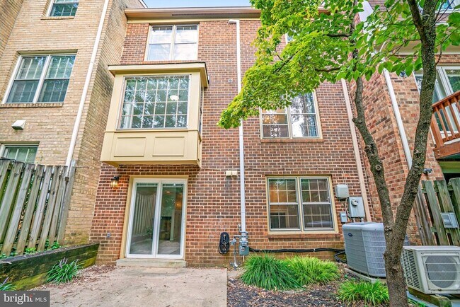 Foto del edificio - 2131 Kings Mill Ct