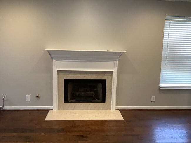 Building Photo - Bellevue - 3 bedrooms - 2 1/2 baths home