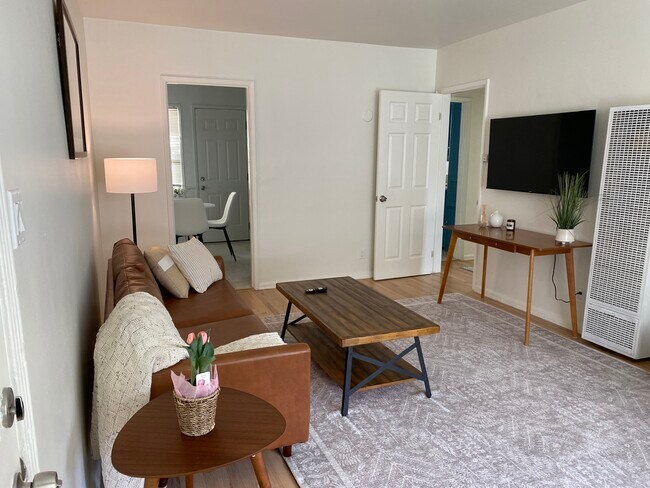 Foto del edificio - 14526 Dickens St
