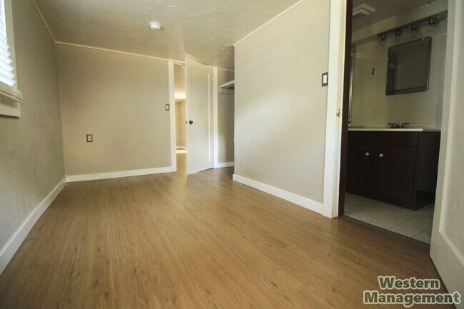 Dormitorio - 608 Clark Ave