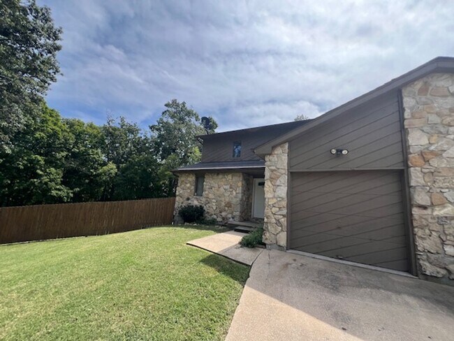 Foto del edificio - 201- 203 Briarcrest Ct