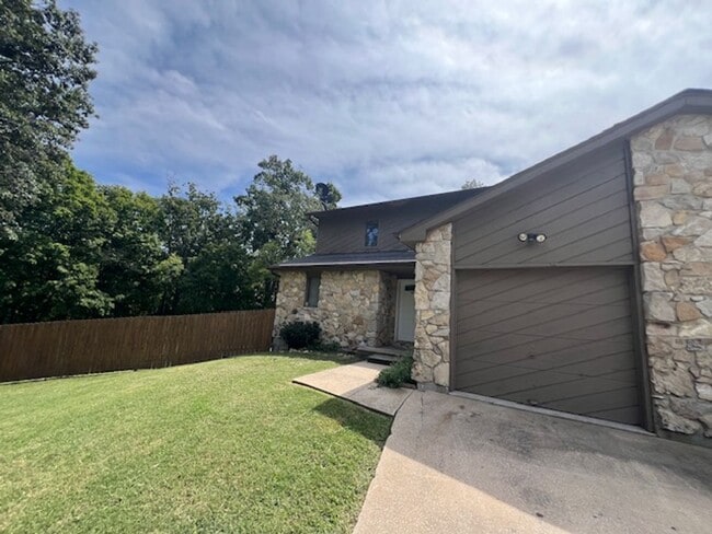 Foto del edificio - 203-203 Briarcrest Ct