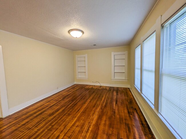 Building Photo - 458 Belvedere Dr