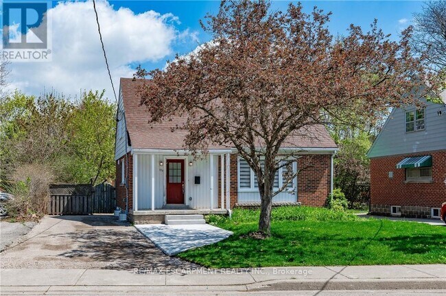 Building Photo - 723 Hager Ave
