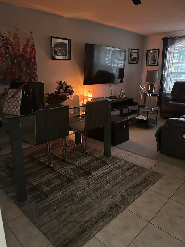 Foto del edificio - 7055 NW 173rd Dr