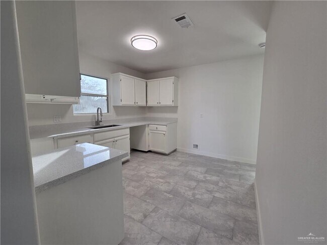 Foto del edificio - 15 Serg Loop