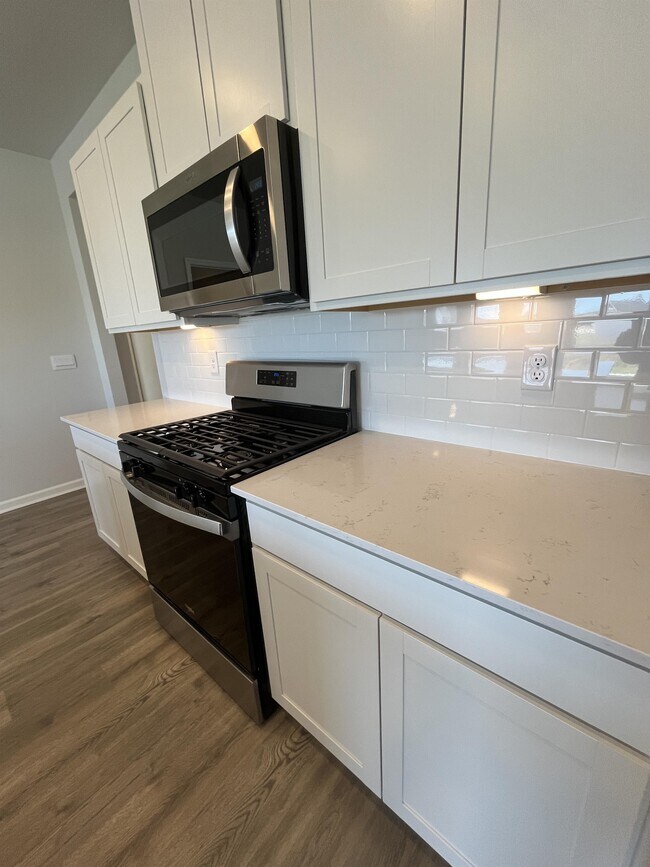 Foto del edificio - 6127 Japonica Ln