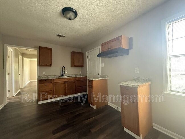 Foto del edificio - 2076 Goff Ave
