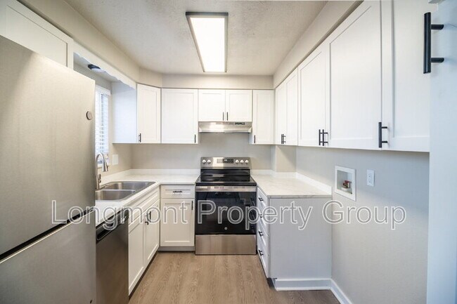 Building Photo - 3035 17th Ave