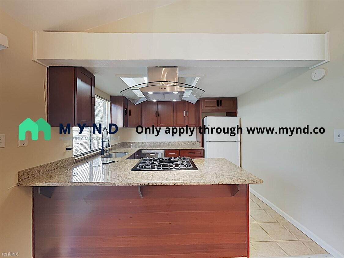 Primary Photo - 1326 Oak Terrace Ct