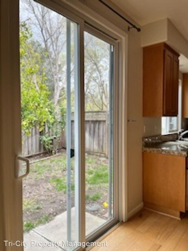 Building Photo - 4 br, 2.5 bath House - 6011 Hillbrook Place