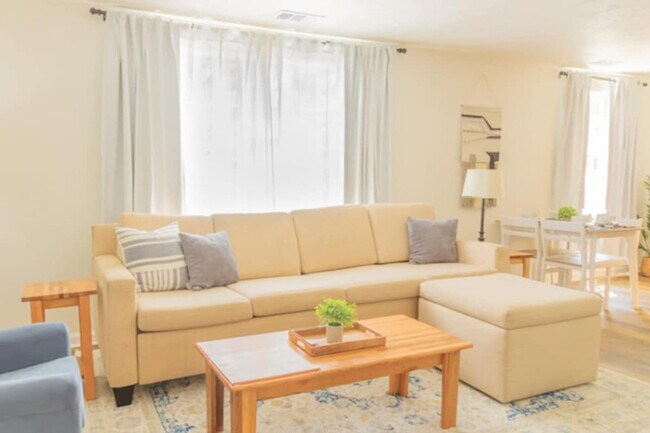 Foto del edificio - 3912 Crestview Dr