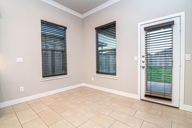 Foto del edificio - 6841 Rio Pl