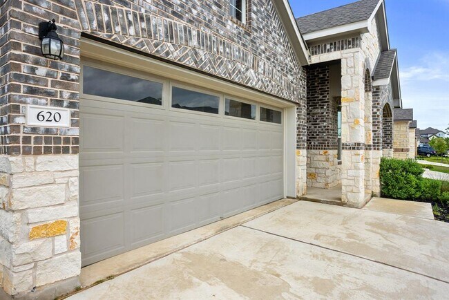 Building Photo - 620 Peace Pipe Way